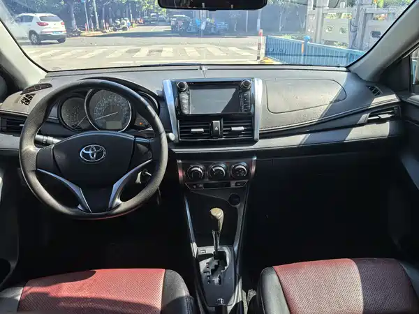 Toyota Yaris L 2015