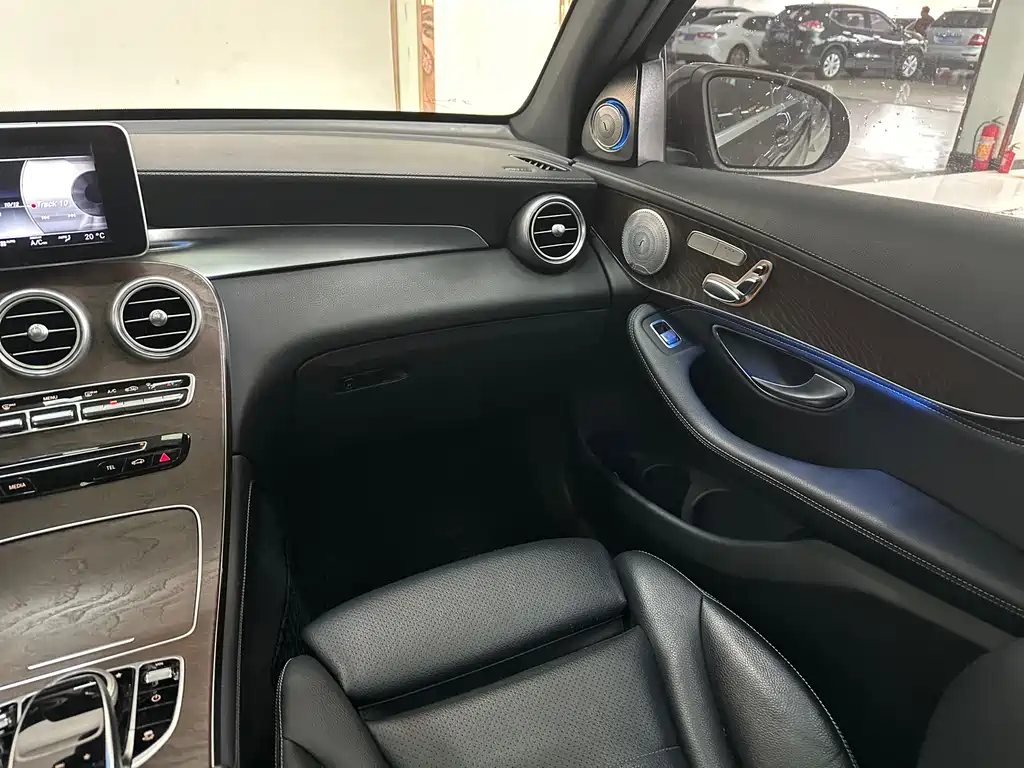 Mercedes-Benz GLC 2017 — фото 14