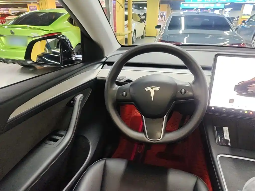 Tesla Model Y 2024 — фото 11