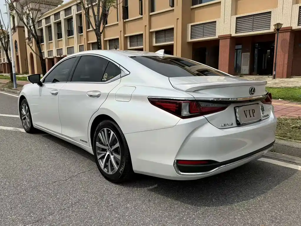 Lexus ES 2019 — фото 8