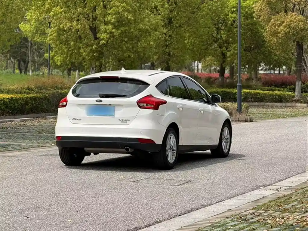 Ford Focus 2017 — фото 9