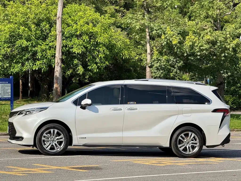 Toyota Sienna 2024 — фото 20