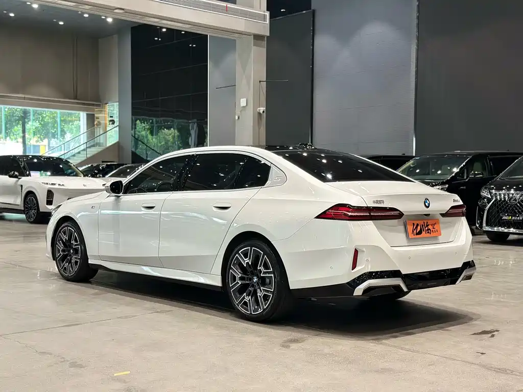 BMW 5 Series 2024 — фото 15