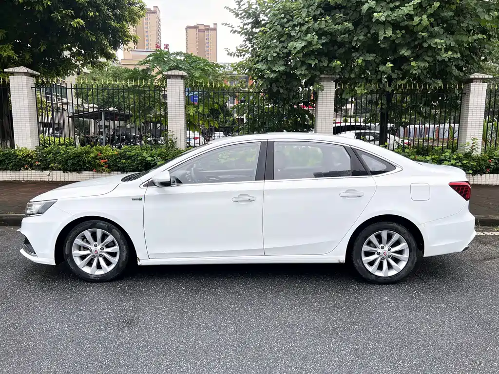 Roewe i6 New Energy 2018 — фото 8