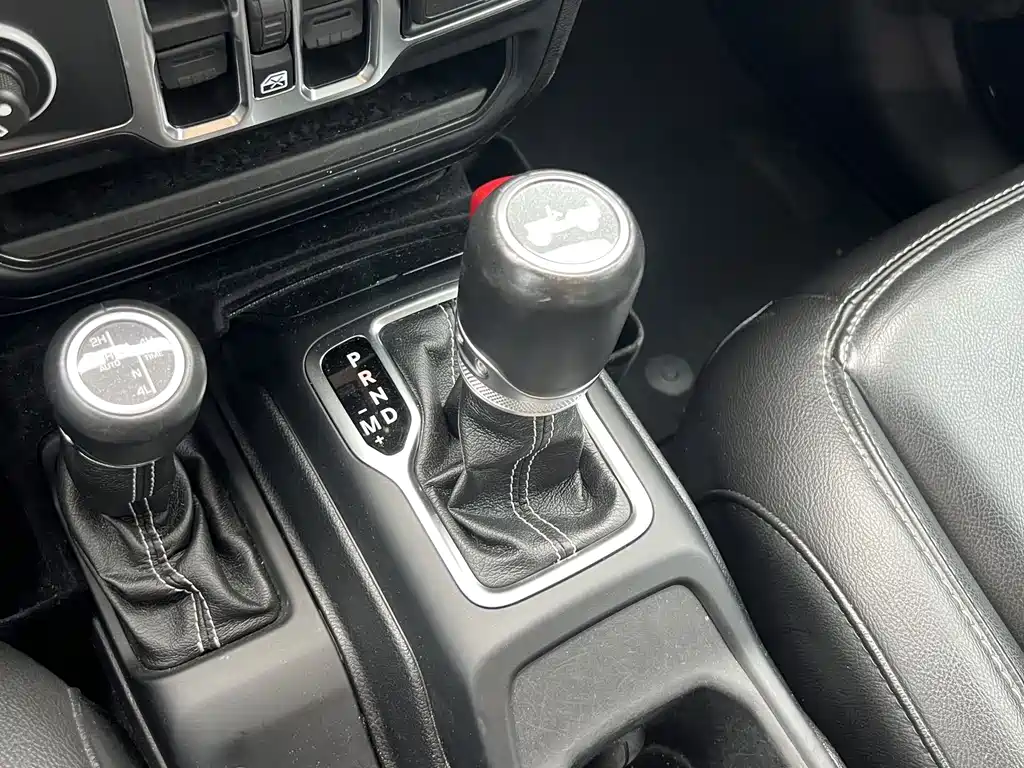 Jeep Wrangler 2021 — фото 18
