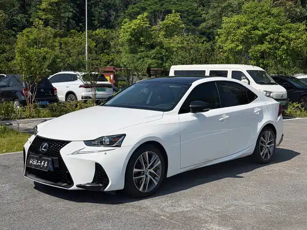 Lexus IS 2018