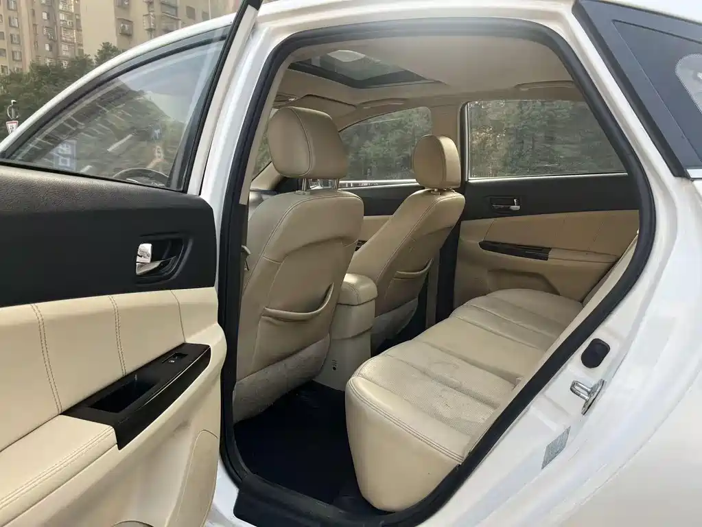 Changan Eado 2016 — фото 10
