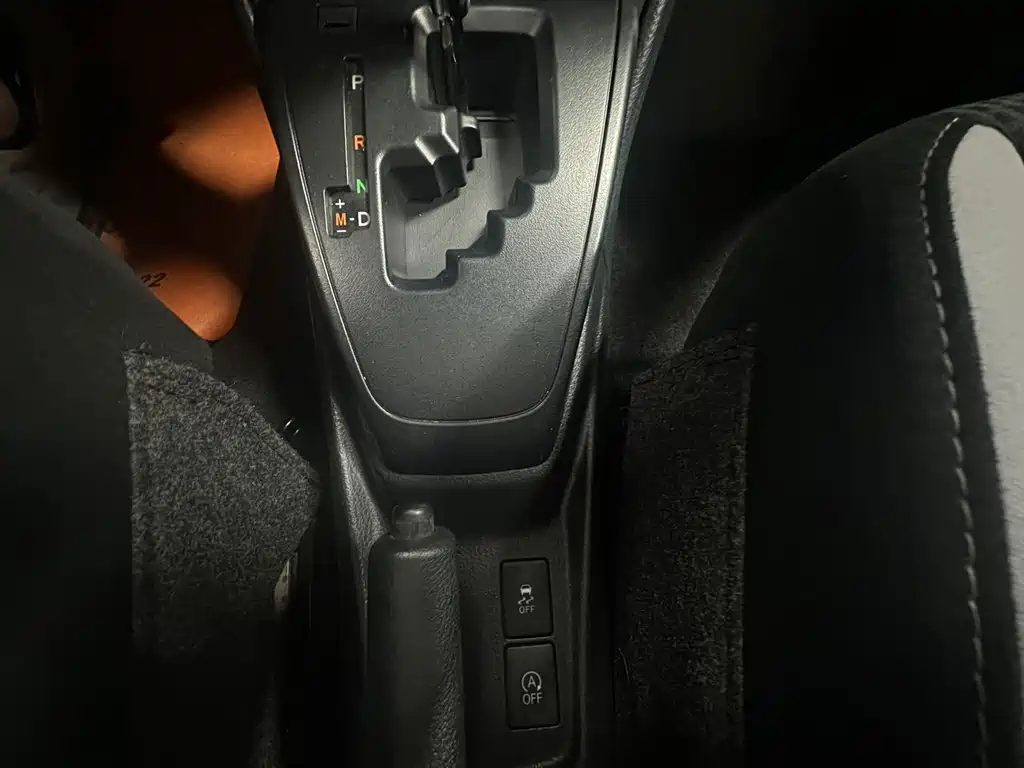 Toyota Yaris L 2023 — фото 19