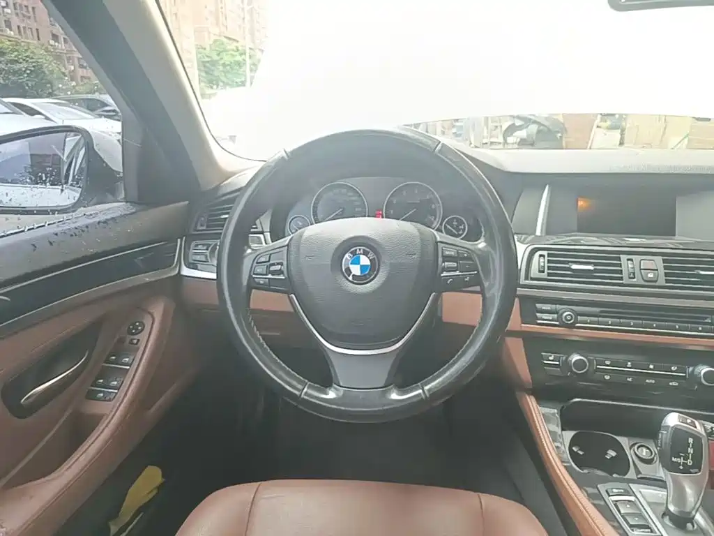 BMW 5 Series 2016 — фото 11