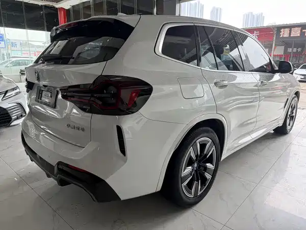 BMW iX3 2023