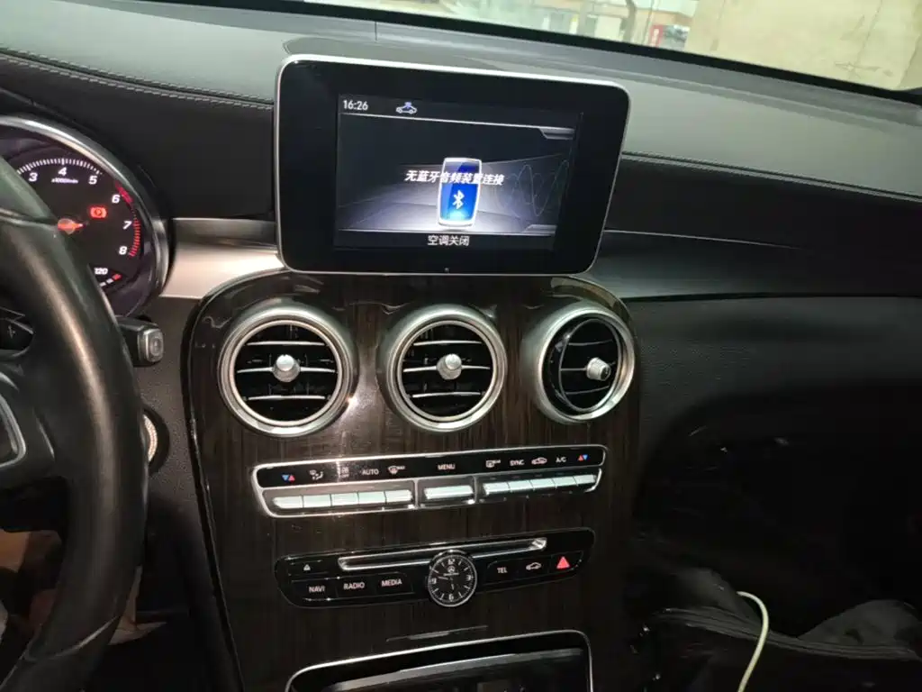 Mercedes-Benz GLC 2018 — фото 13