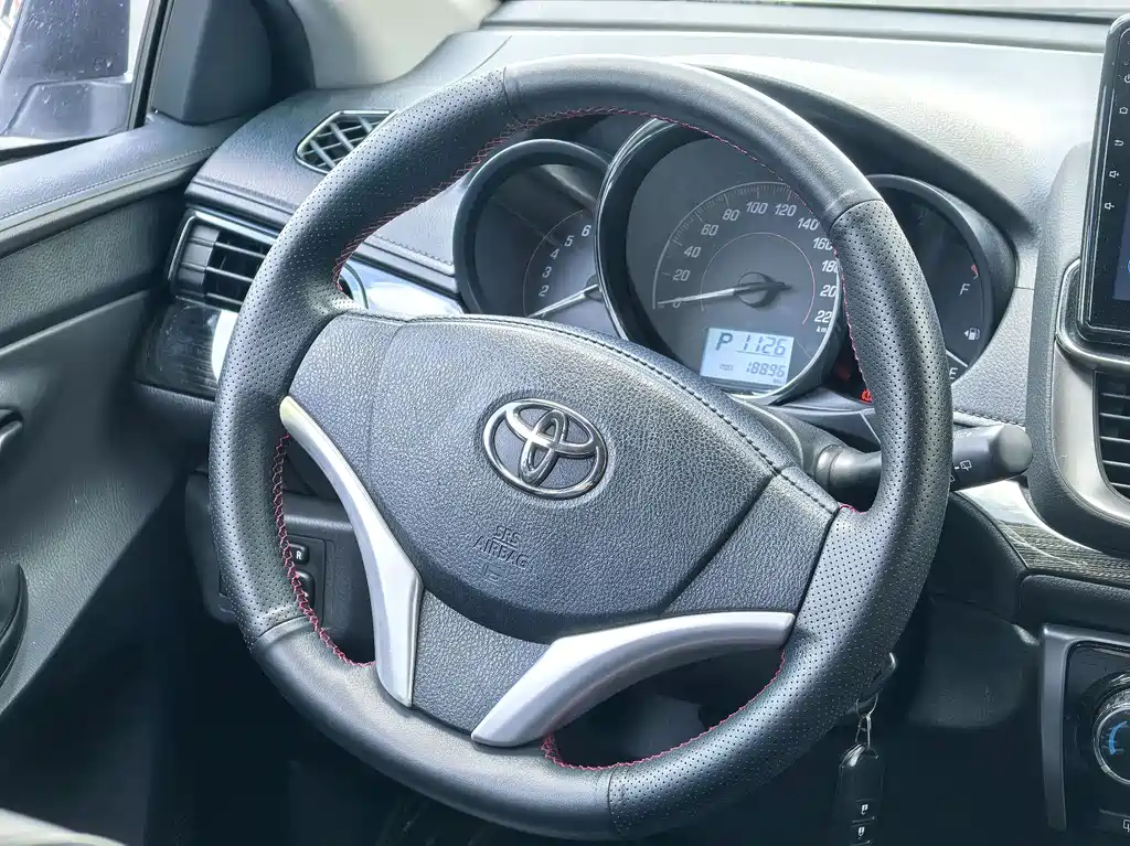 Toyota Yaris L 2021 — фото 18