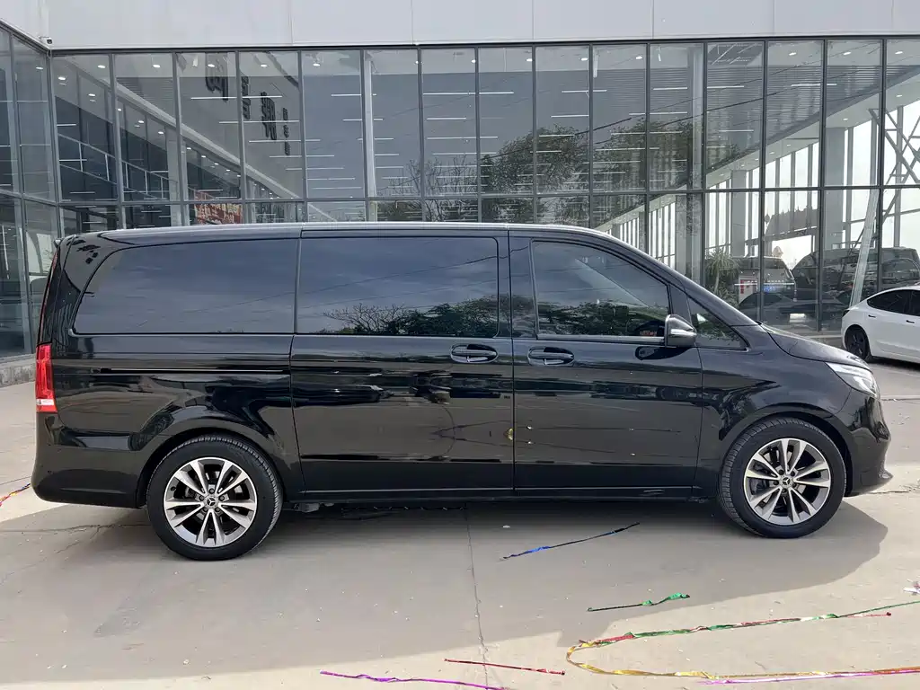 Mercedes-Benz V-Class 2022 — фото 15