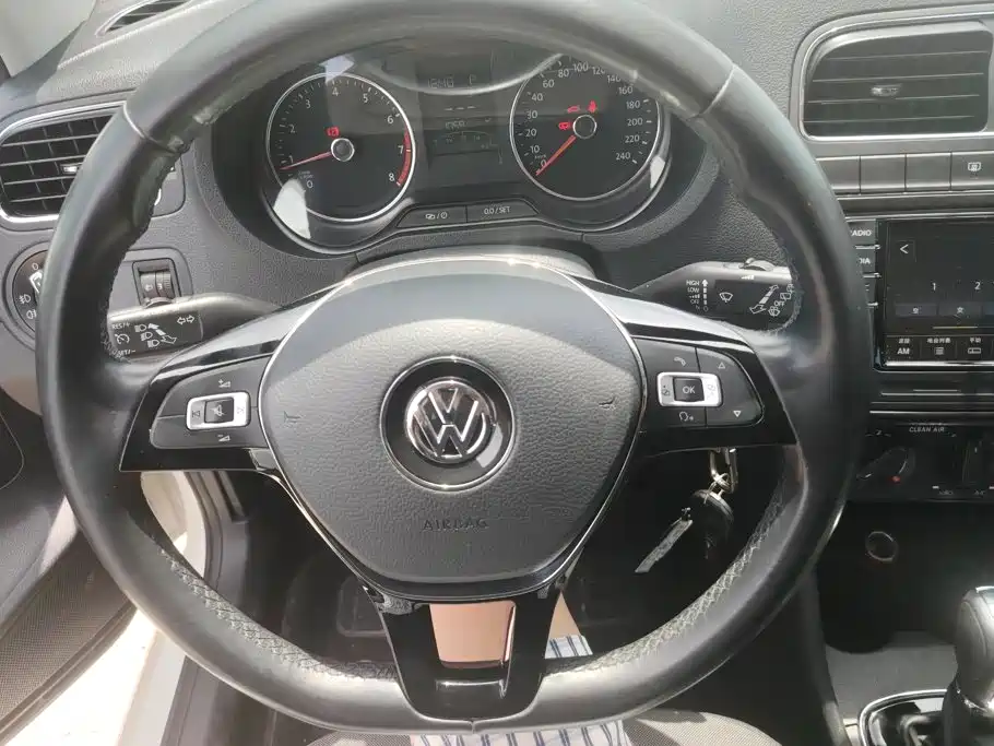 Volkswagen Polo 2017 — фото 15