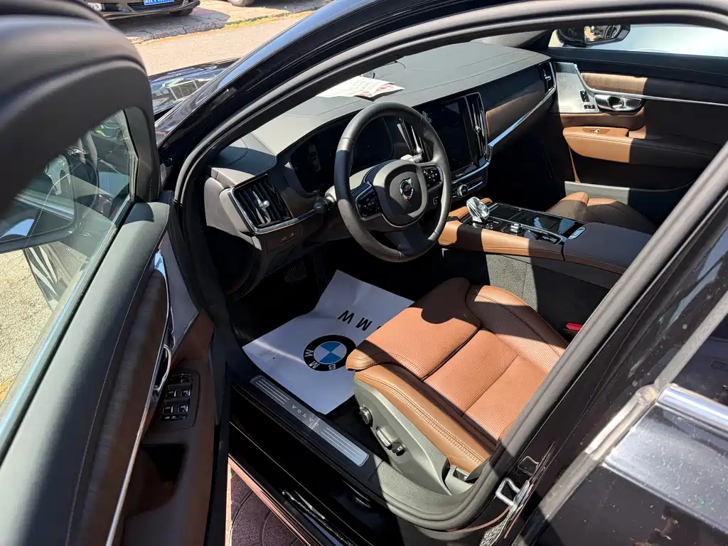 Volvo S90 PHEV 2025