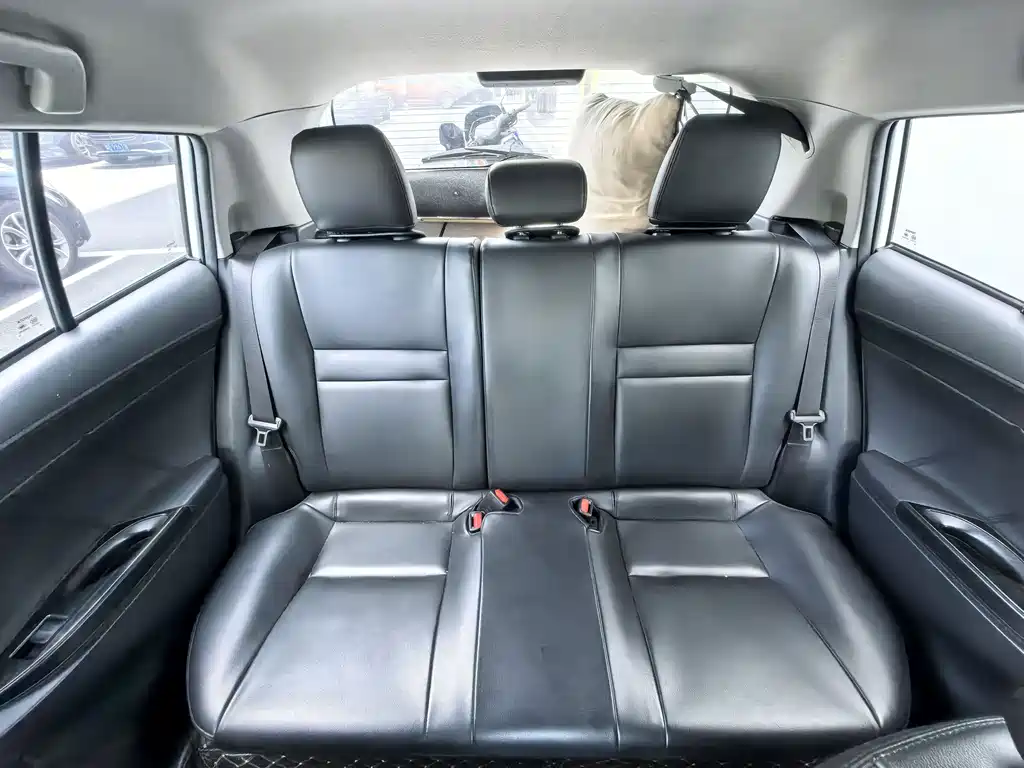 Toyota Yaris L 2021 — фото 16