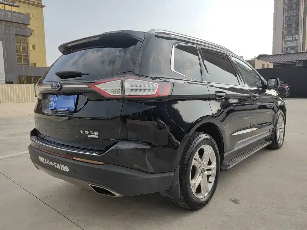 Ford Edge 2017 — фото 10