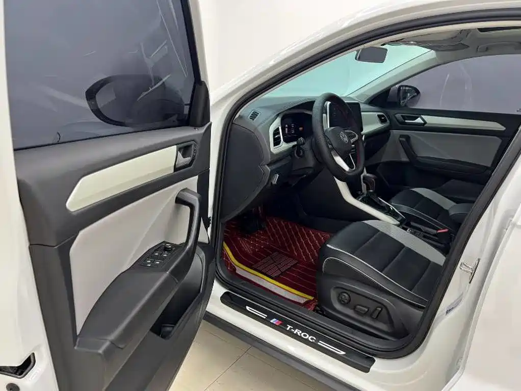 Volkswagen T-Roc 2023 — фото 10