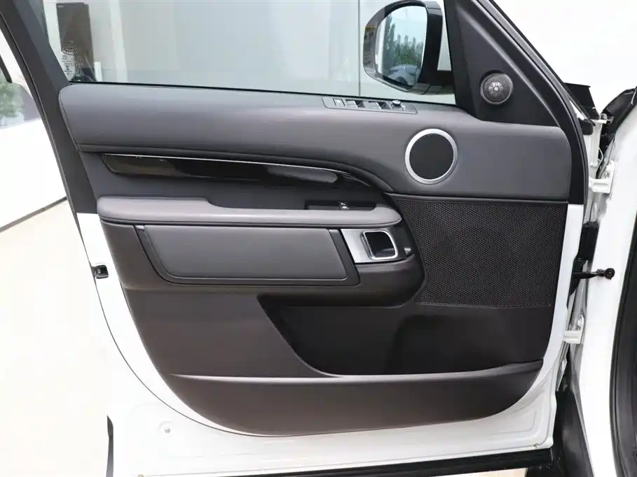 Land Rover Discovery 2018 — фото 10