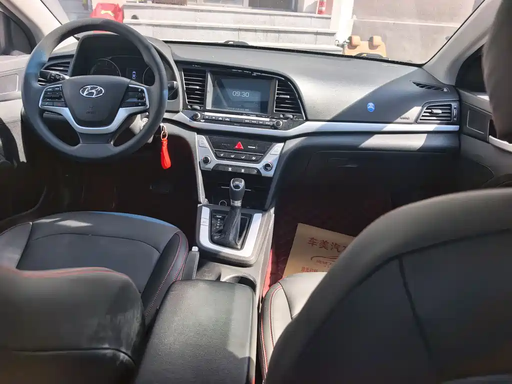 Hyundai Elantra 2016 — фото 9