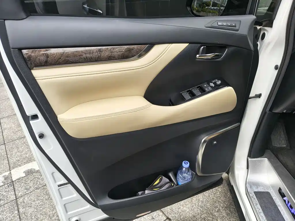Toyota Alphard 2022 — фото 7