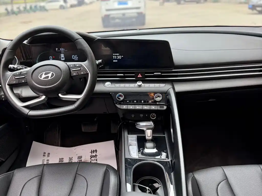 Hyundai Elantra 2023 — фото 22
