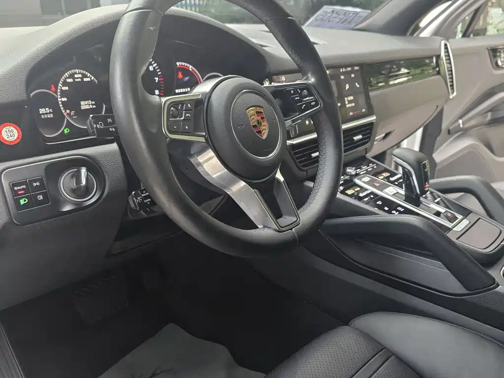 Porsche Cayenne 2018 — фото 12