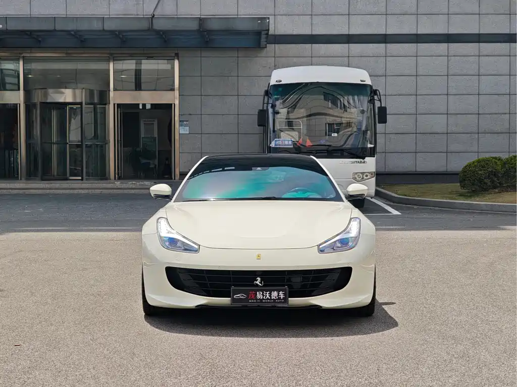 Ferrari GTC4Lusso 2019 — фото 2