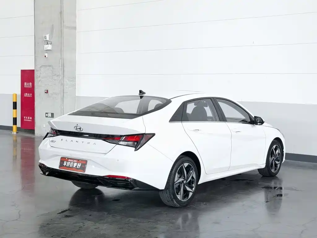 Hyundai Elantra 2022