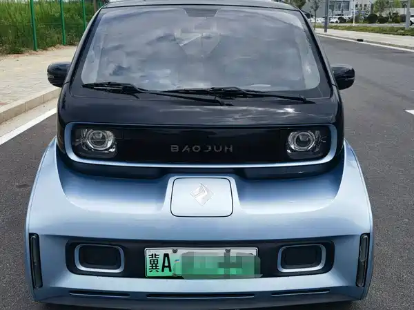 Baojun E300 2021