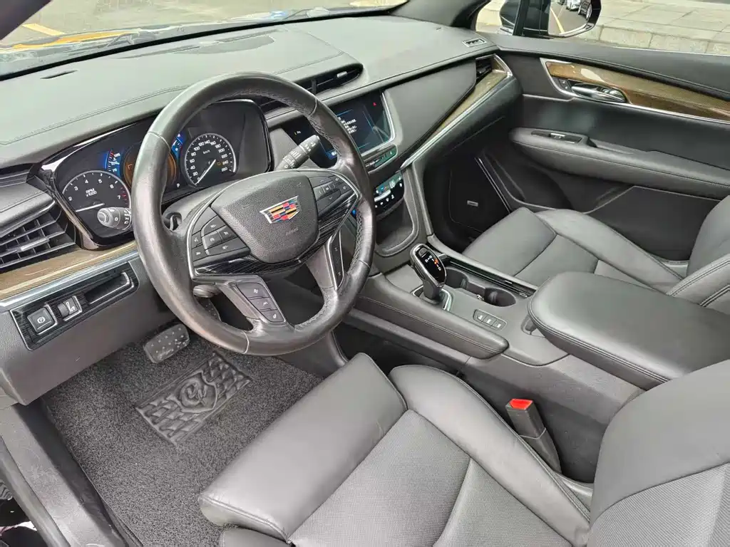 Cadillac XT5 2017 — фото 10