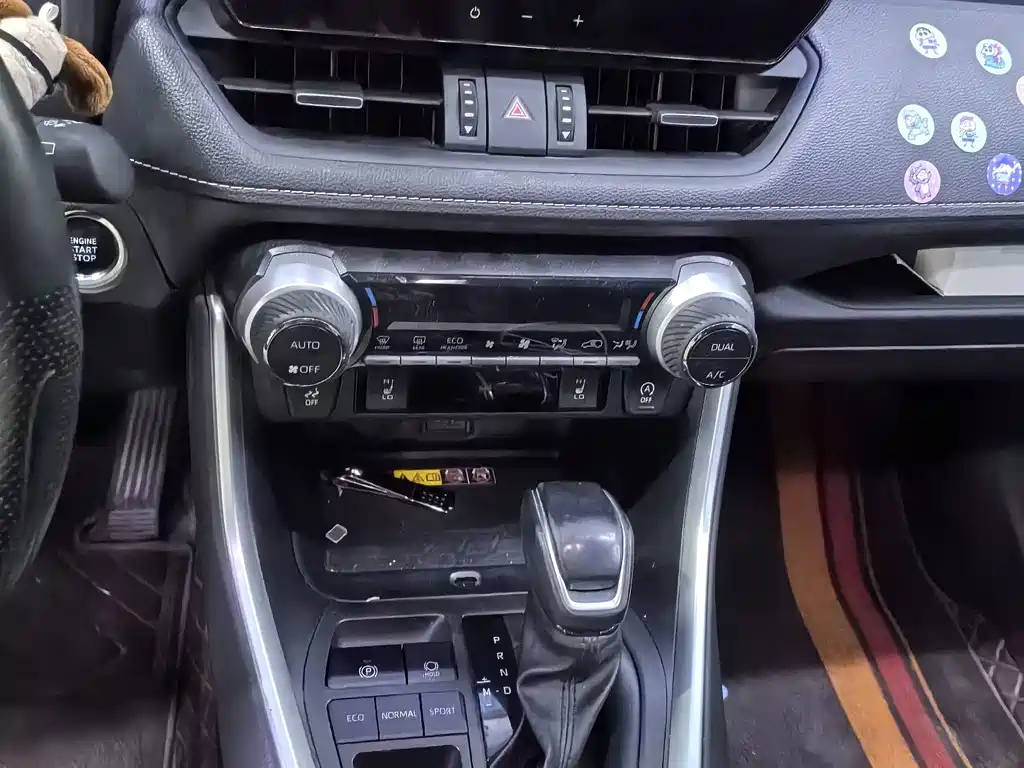 Toyota RAV4 2023 — фото 10
