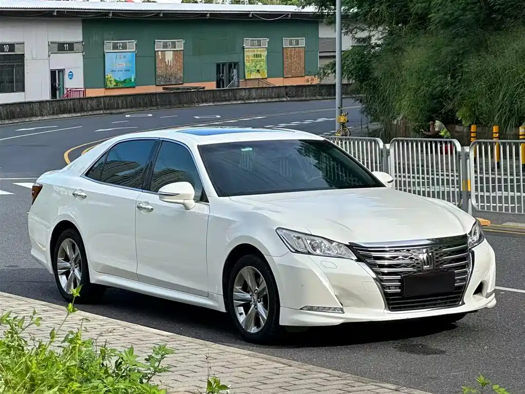 Toyota Crown 2017