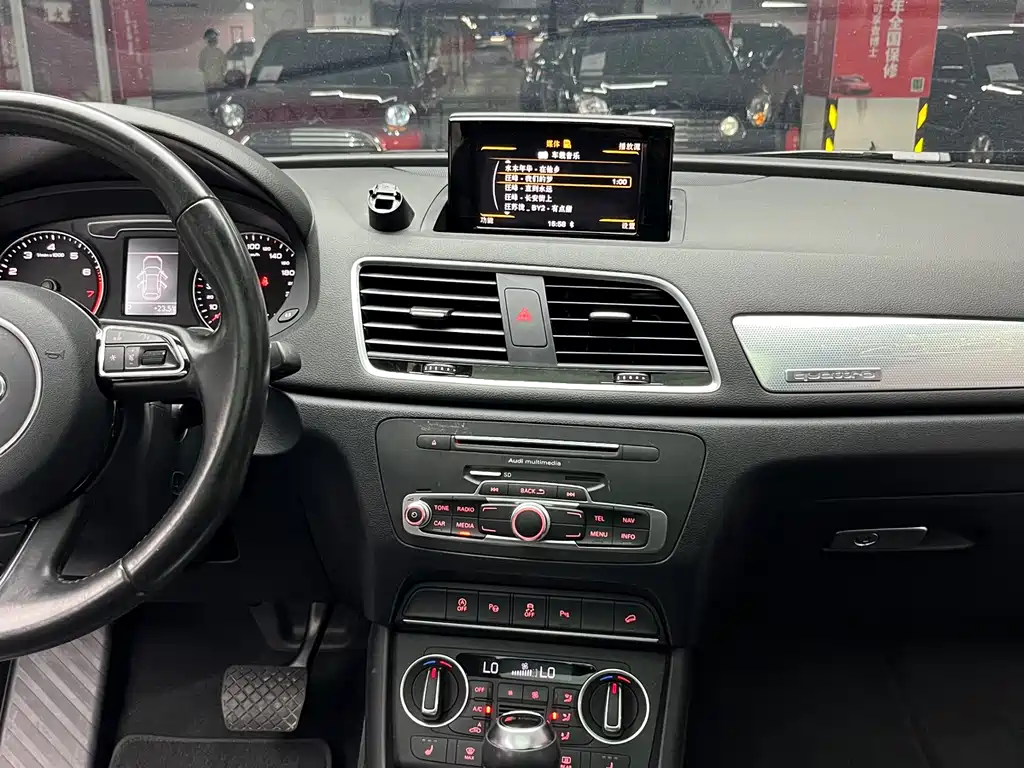 Audi Q3 2017 — фото 24