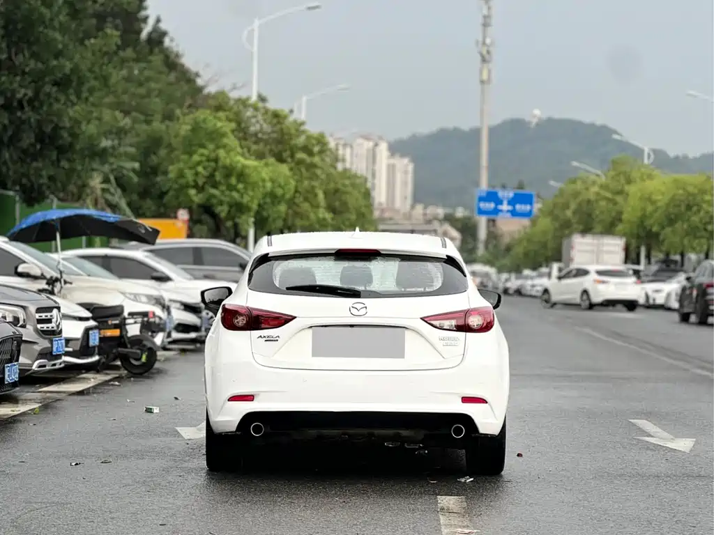 Mazda 3 Axela 2017 — фото 13