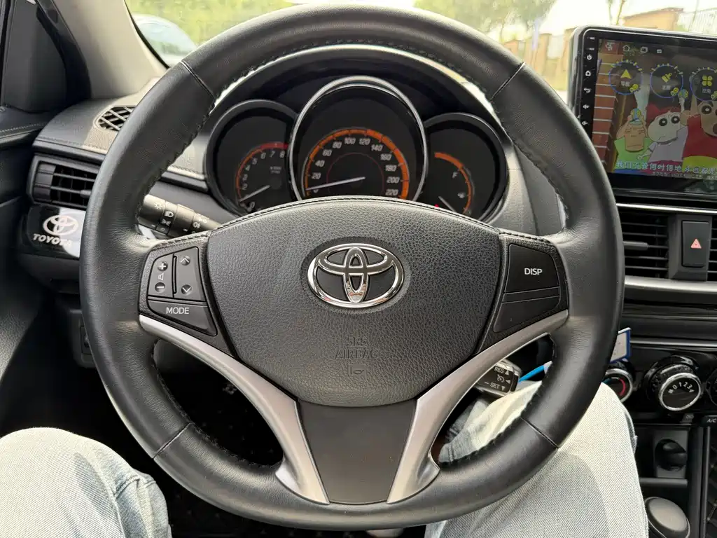 Toyota Yaris L 2022 — фото 18