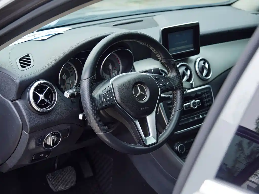 Mercedes-Benz GLA 2015 — фото 13
