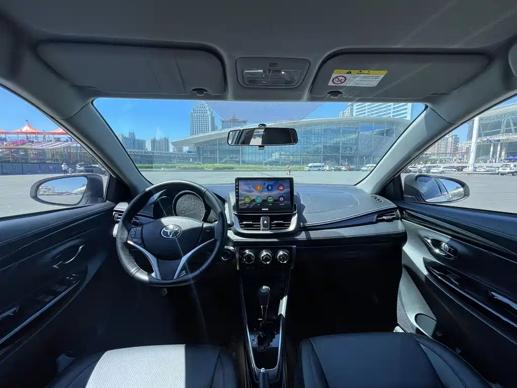 Toyota Yaris L 2023 — фото 9