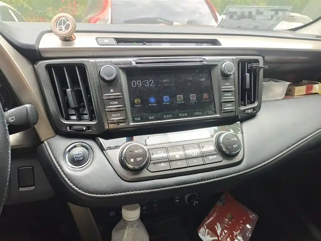 Toyota RAV4 2015 — фото 13