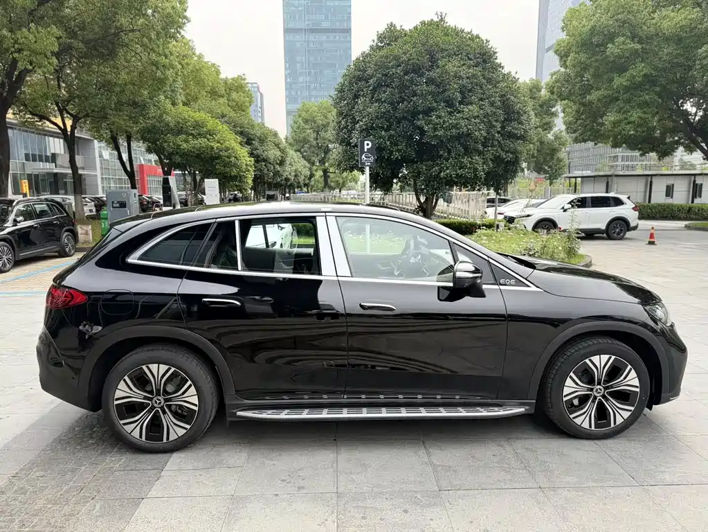 Mercedes-Benz EQE SUV 2025