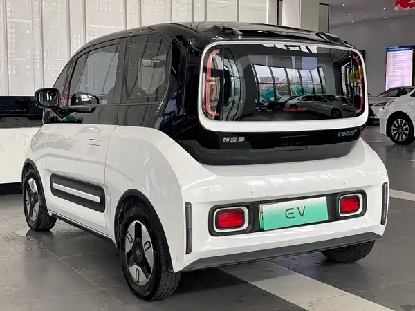 Baojun E300 2021