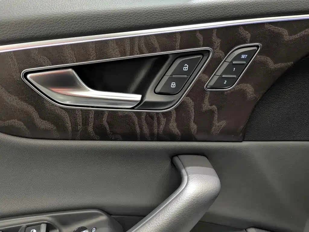 Audi Q8 2022 — фото 25