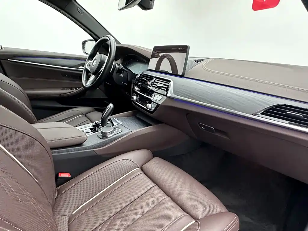 BMW 5 Series 2021 — фото 17