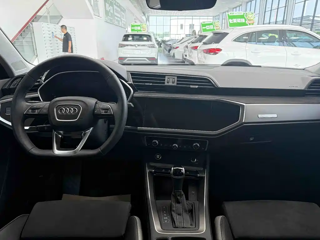 Audi Q3 2022 — фото 20