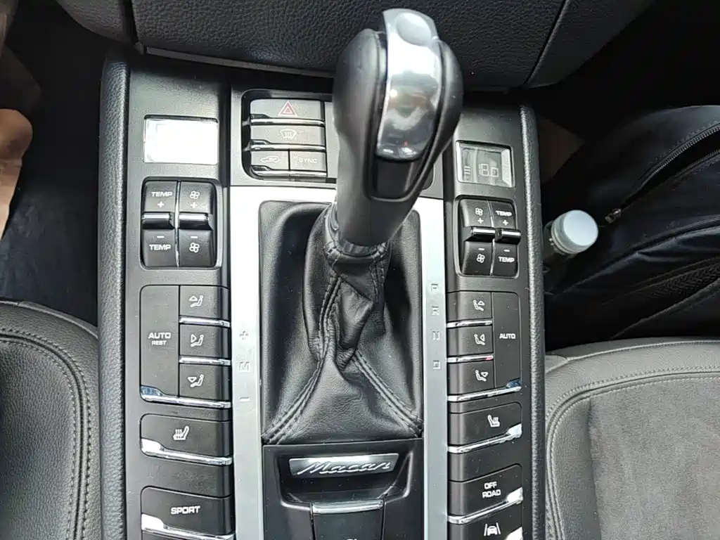 Porsche Macan 2018 — фото 14