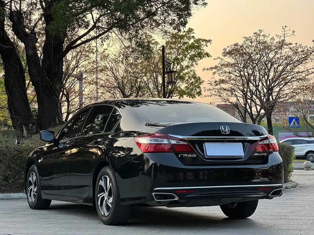 Honda Accord 2017 — фото 26