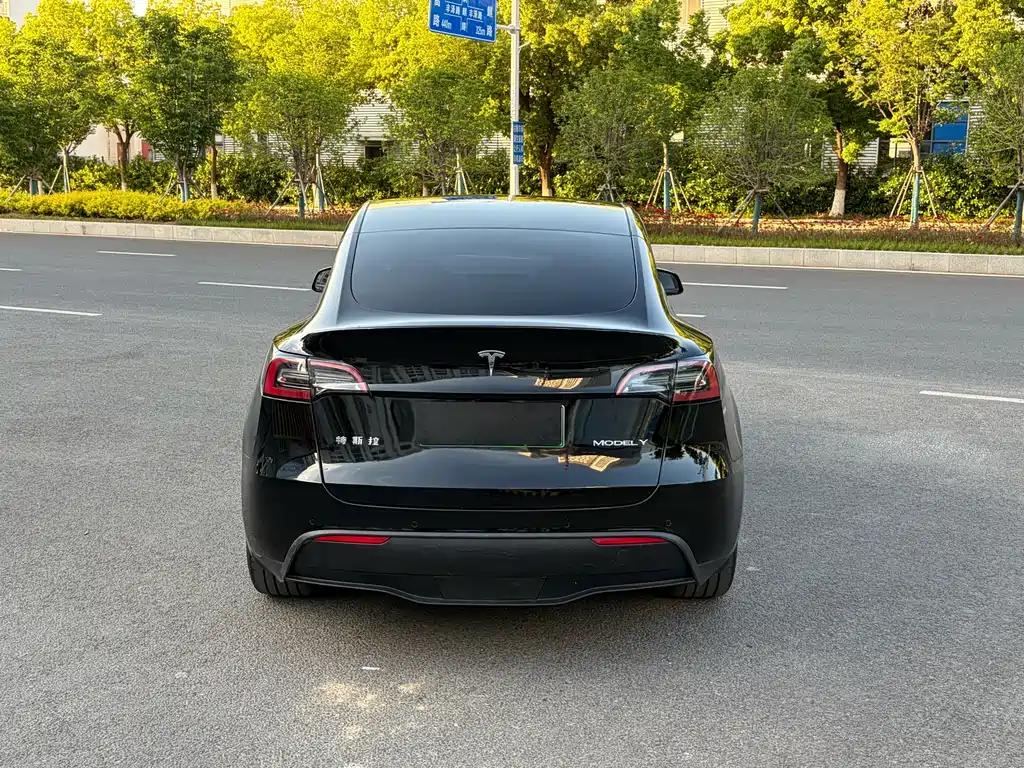 Tesla Model Y 2022 — фото 9