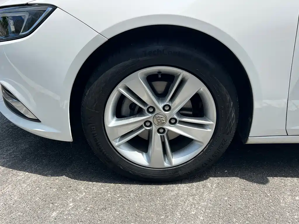 Buick Regal 2018 — фото 13