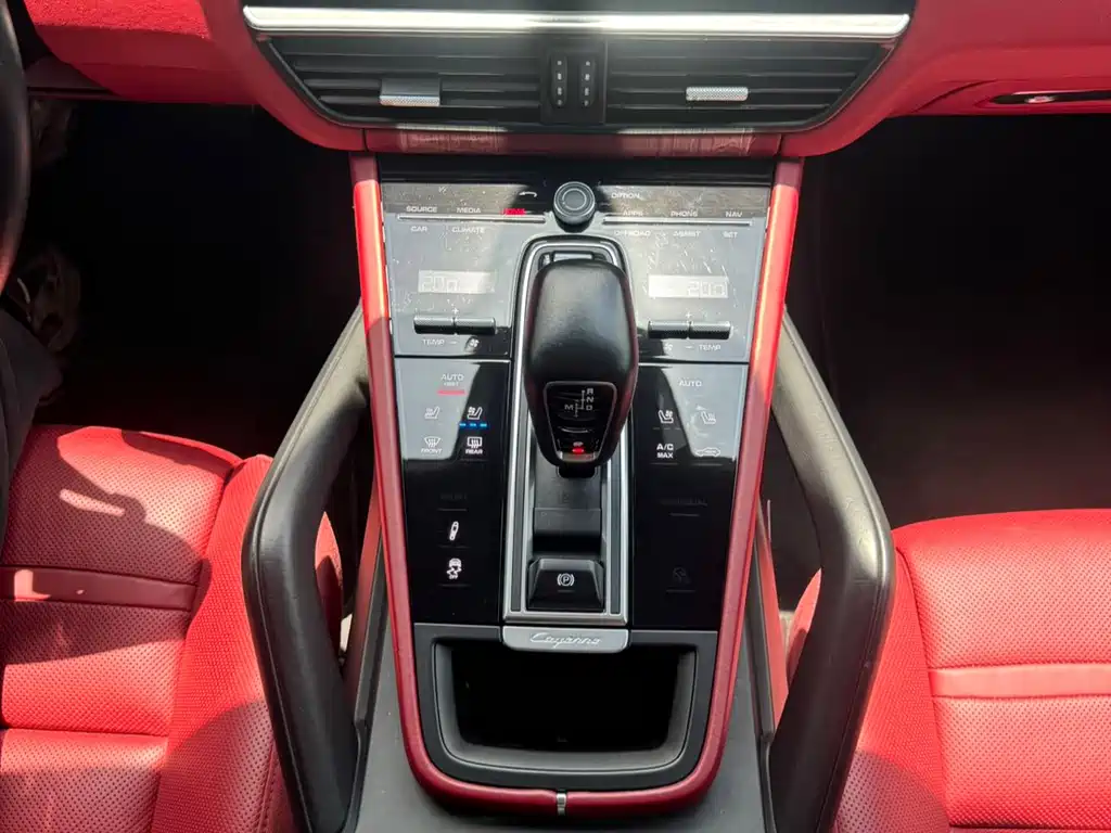 Porsche Cayenne 2019 — фото 17