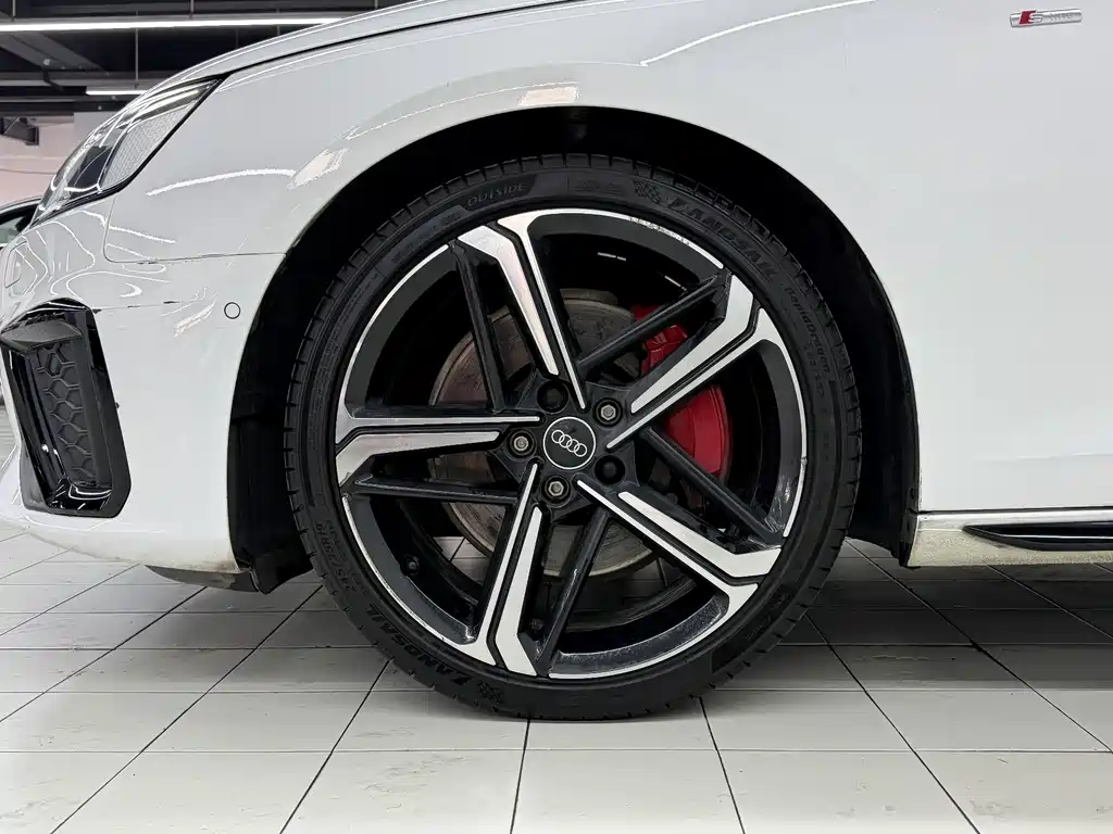 Audi A4L 2022 — фото 16